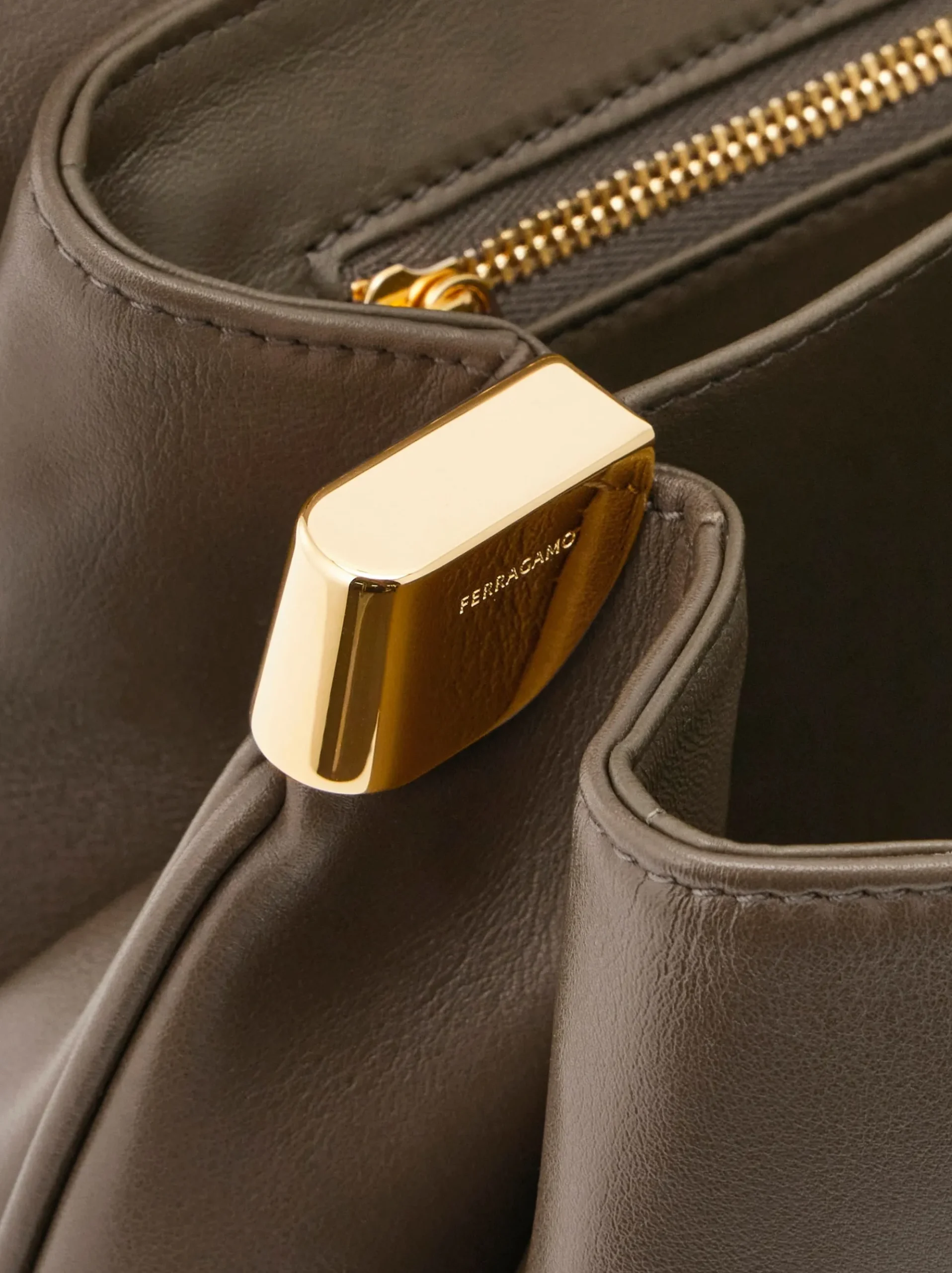 Ferragamo Mia crossbody bag (XS) - Women