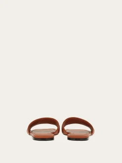 Flat slide with Gancini ornament - Women