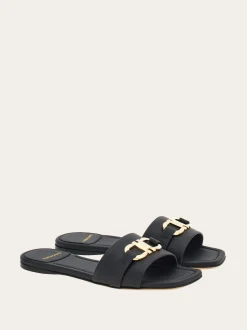 Flat slide with Gancini ornament - Women
