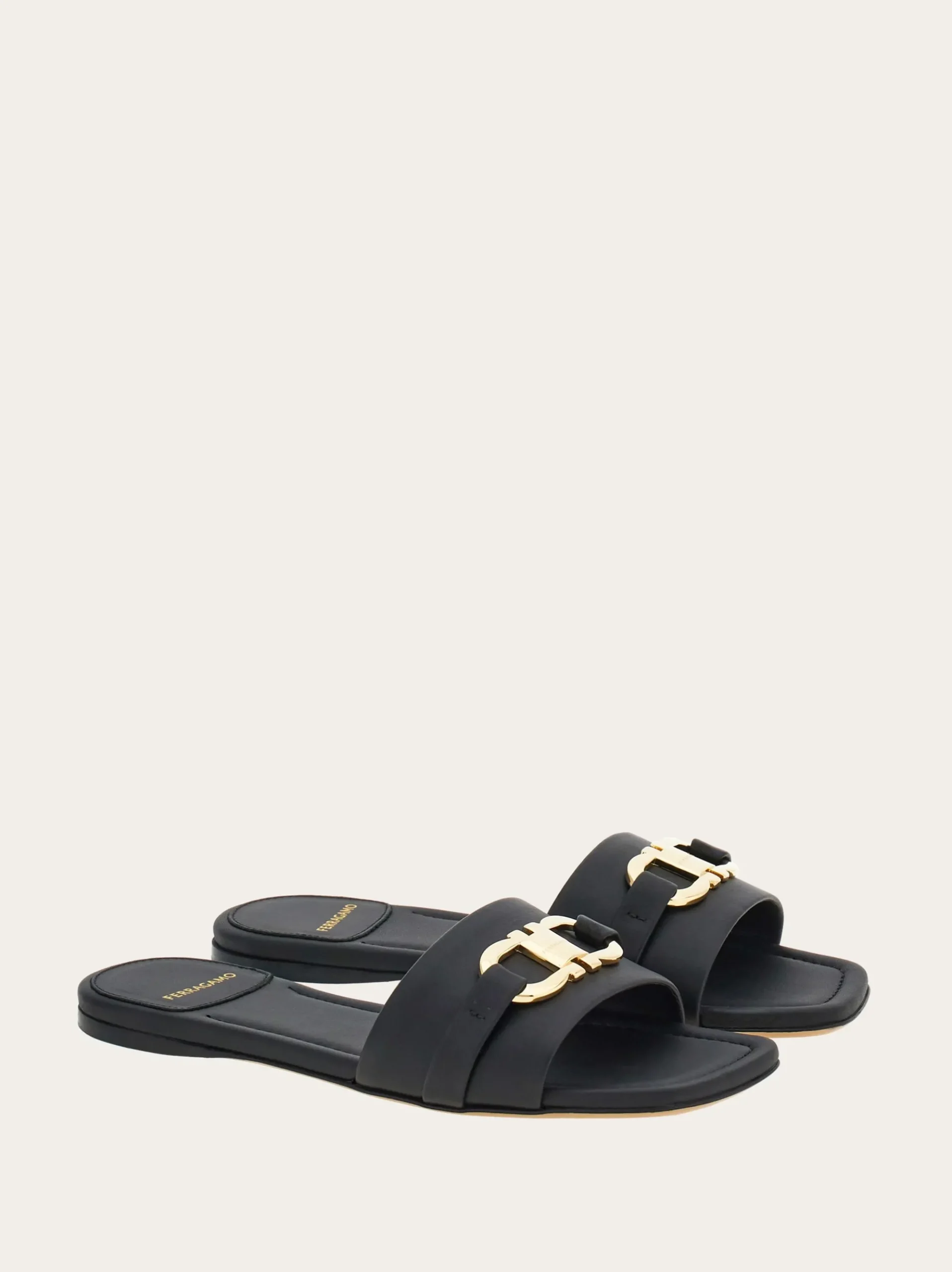 Flat slide with Gancini ornament - Women