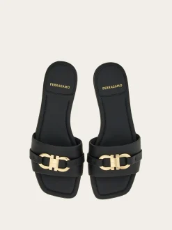 Flat slide with Gancini ornament - Women