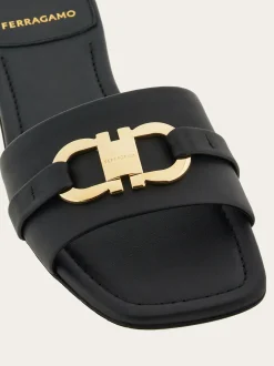 Flat slide with Gancini ornament - Women