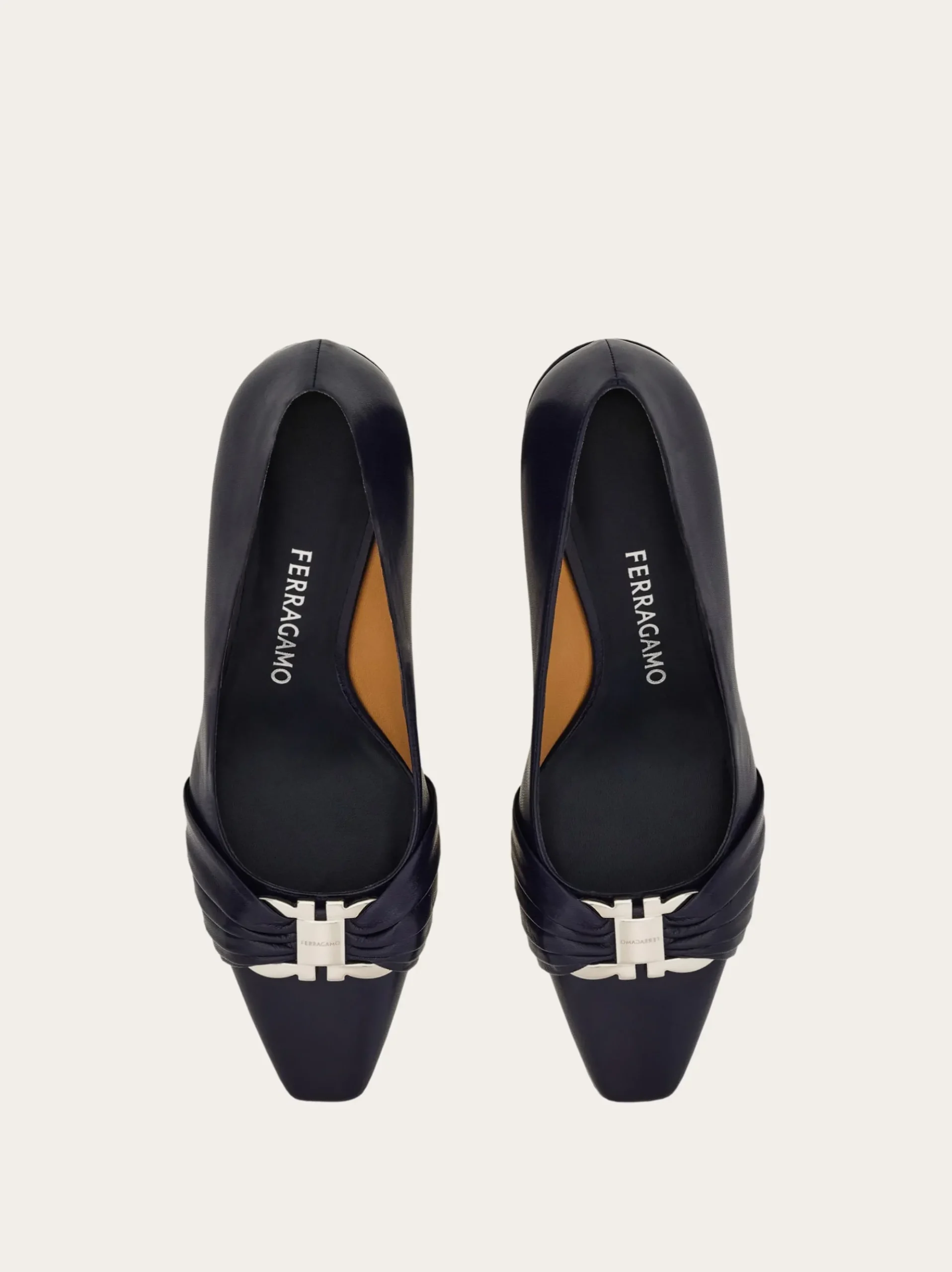 Gancini ornament pump with bock heel - Women