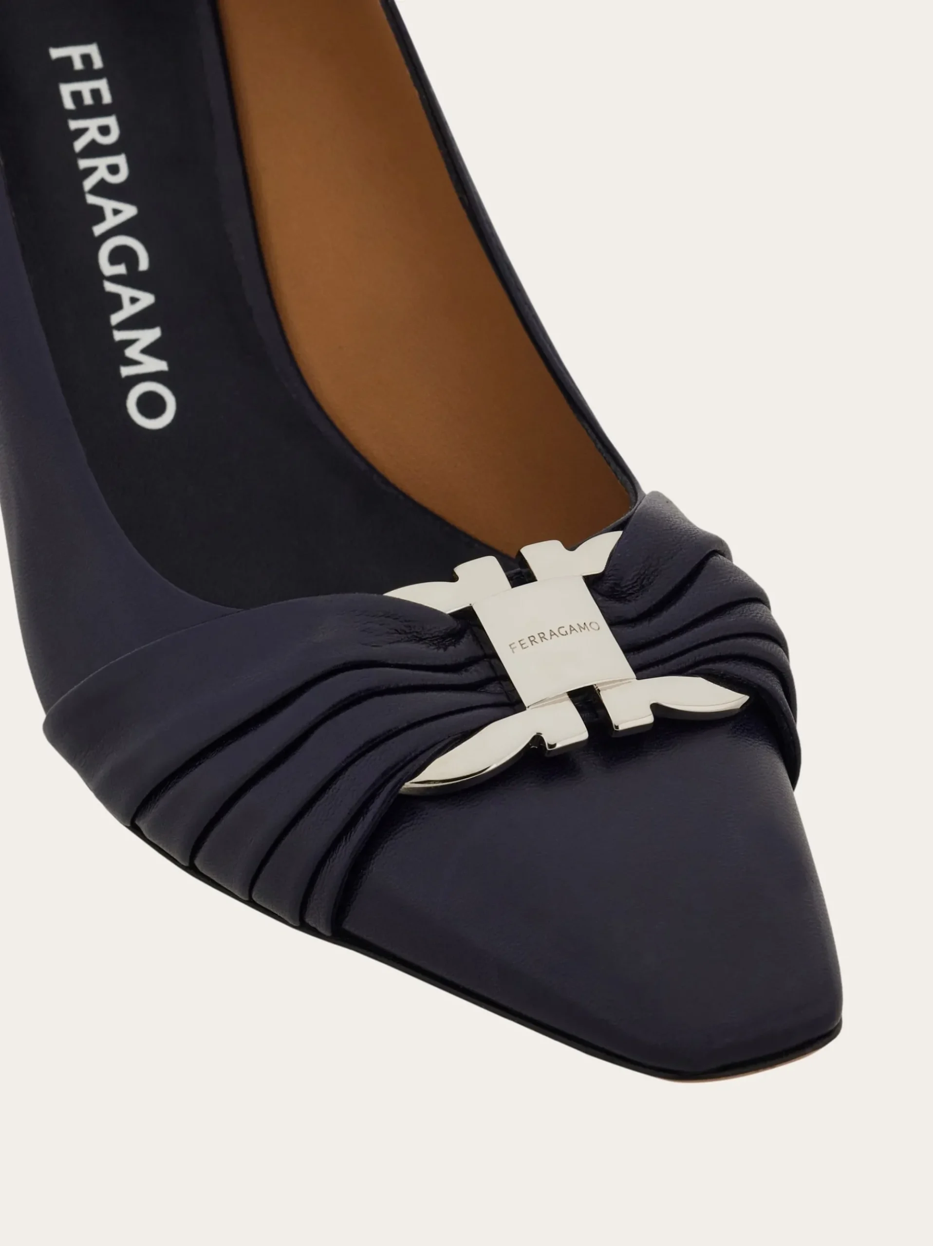 Gancini ornament pump with bock heel - Women