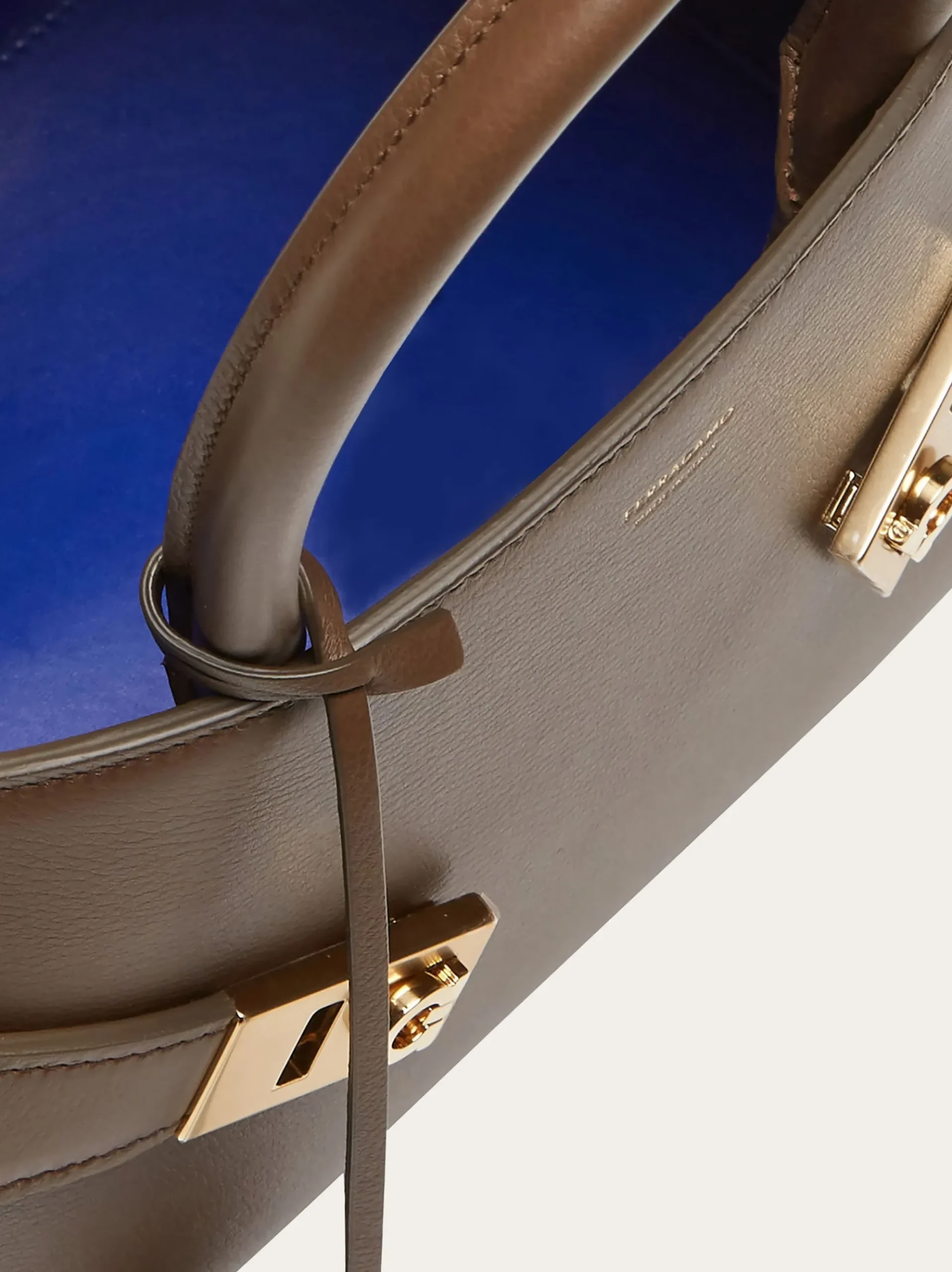 Hug bicolor handbag (XS) - Women