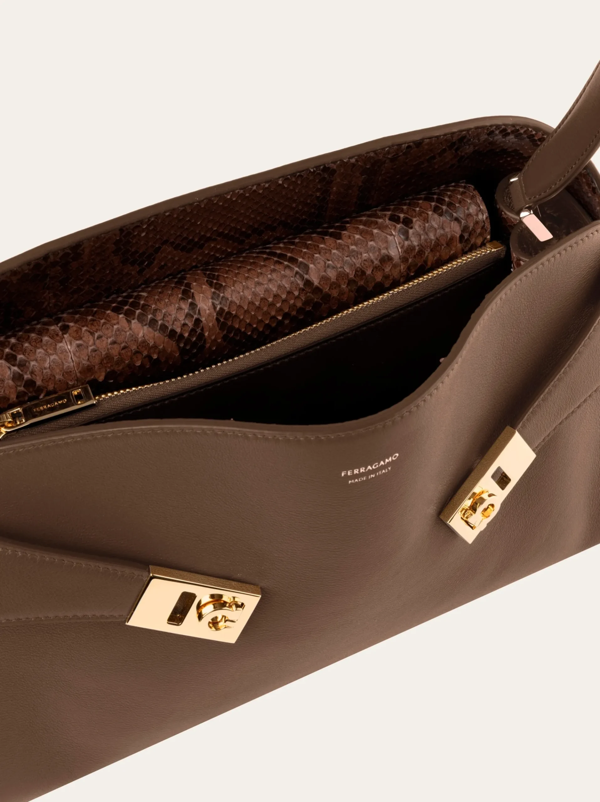 Hug Soft bicolor shoulder bag (M) - Women