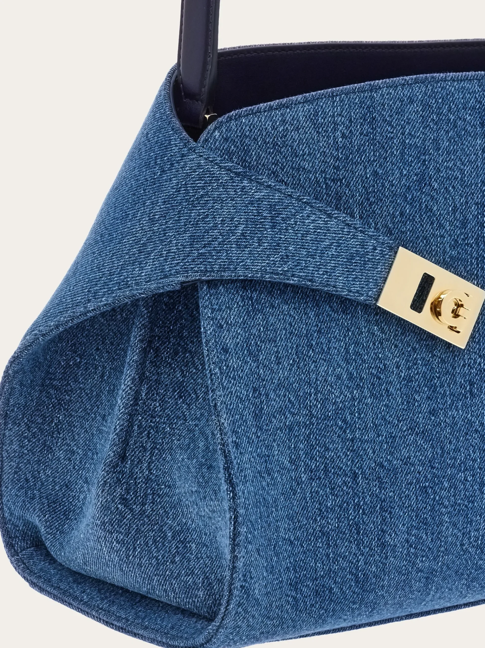 Hug Soft shoulder bag (M) - Women
