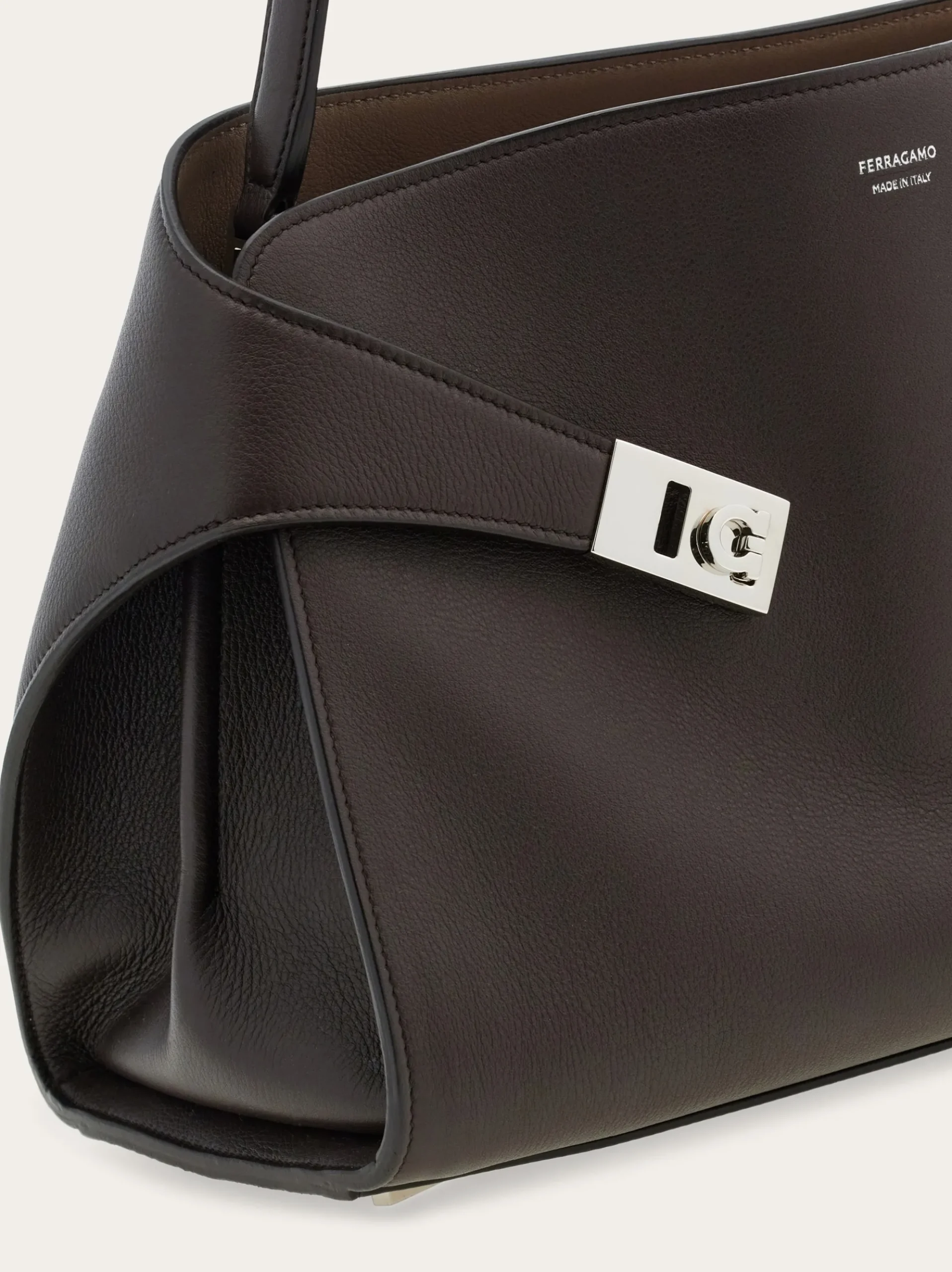 Hug Soft shoulder bag (M) - Women