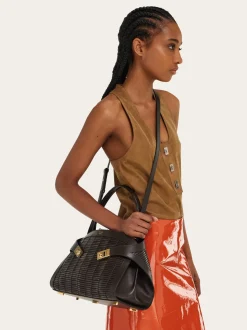 Hug Soft shoulder bag (M) - Women