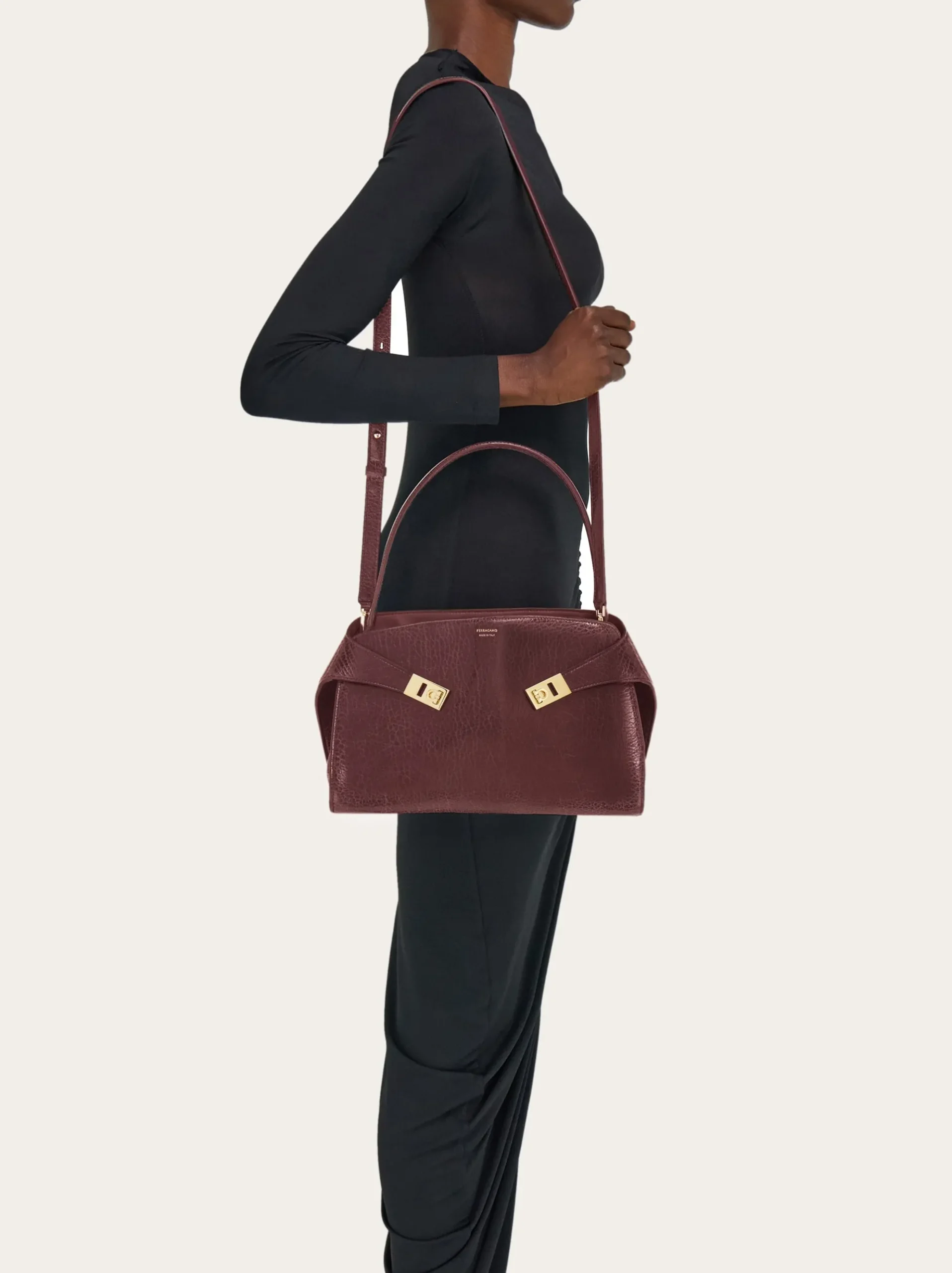 Hug Soft shoulder bag (M) - Women