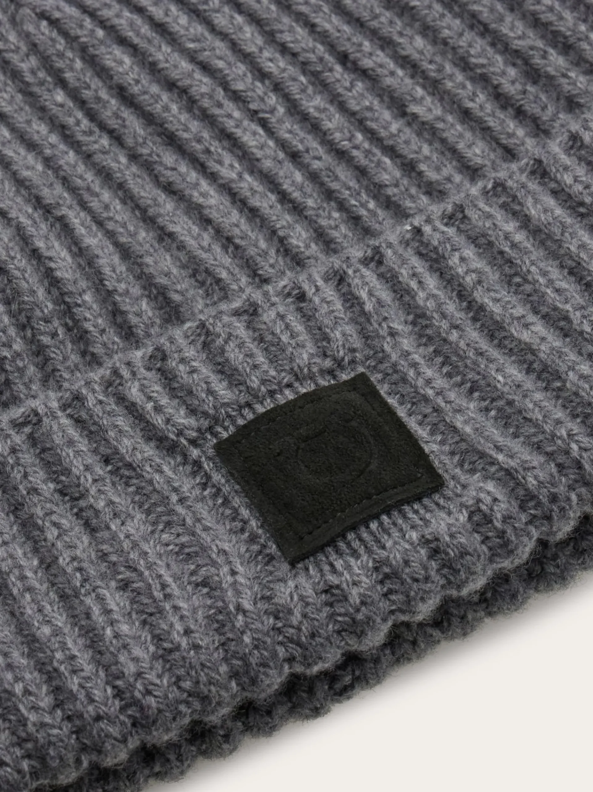 Knitted beanie - Women