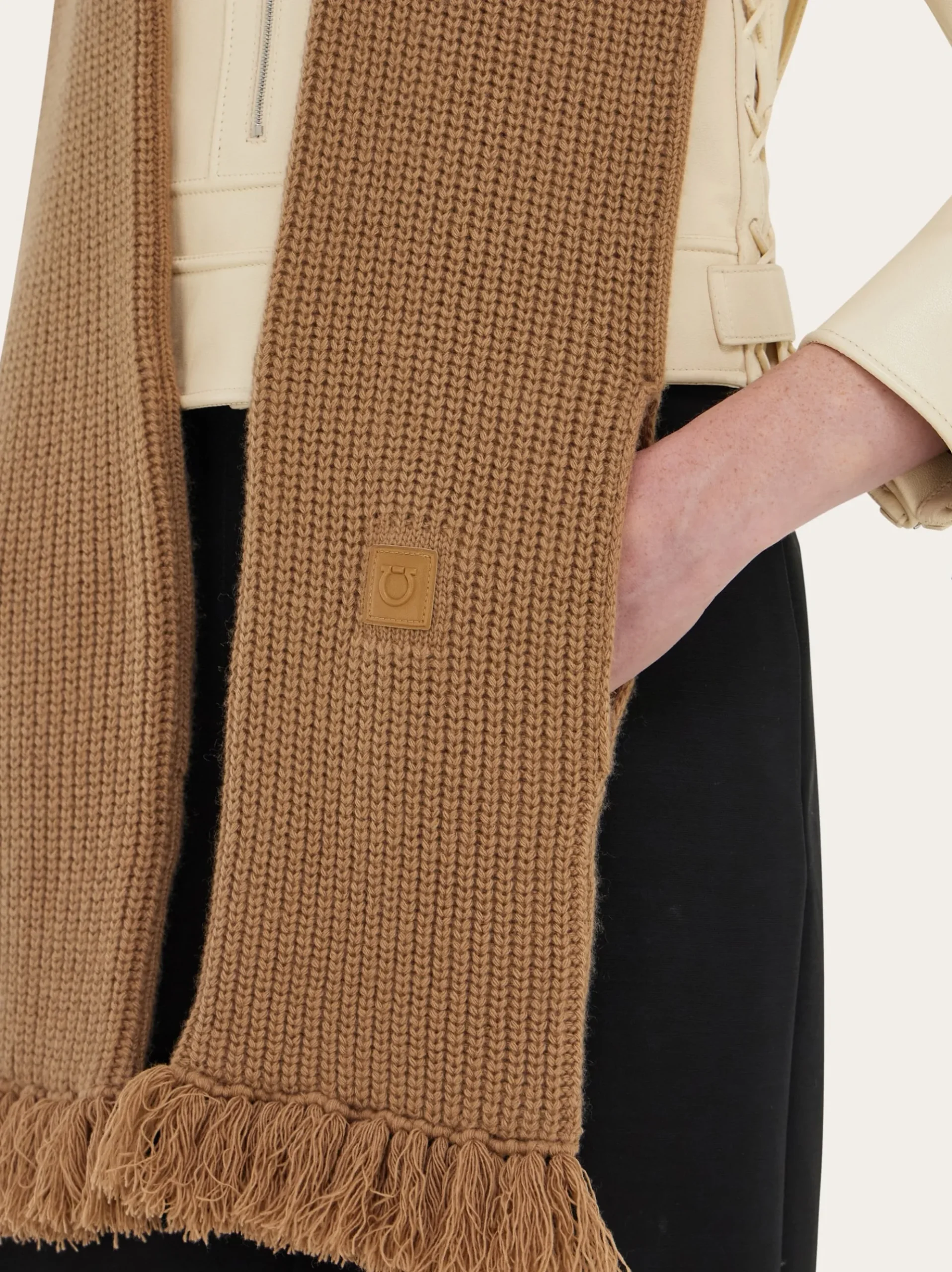 Knitted hood with scarf - Women