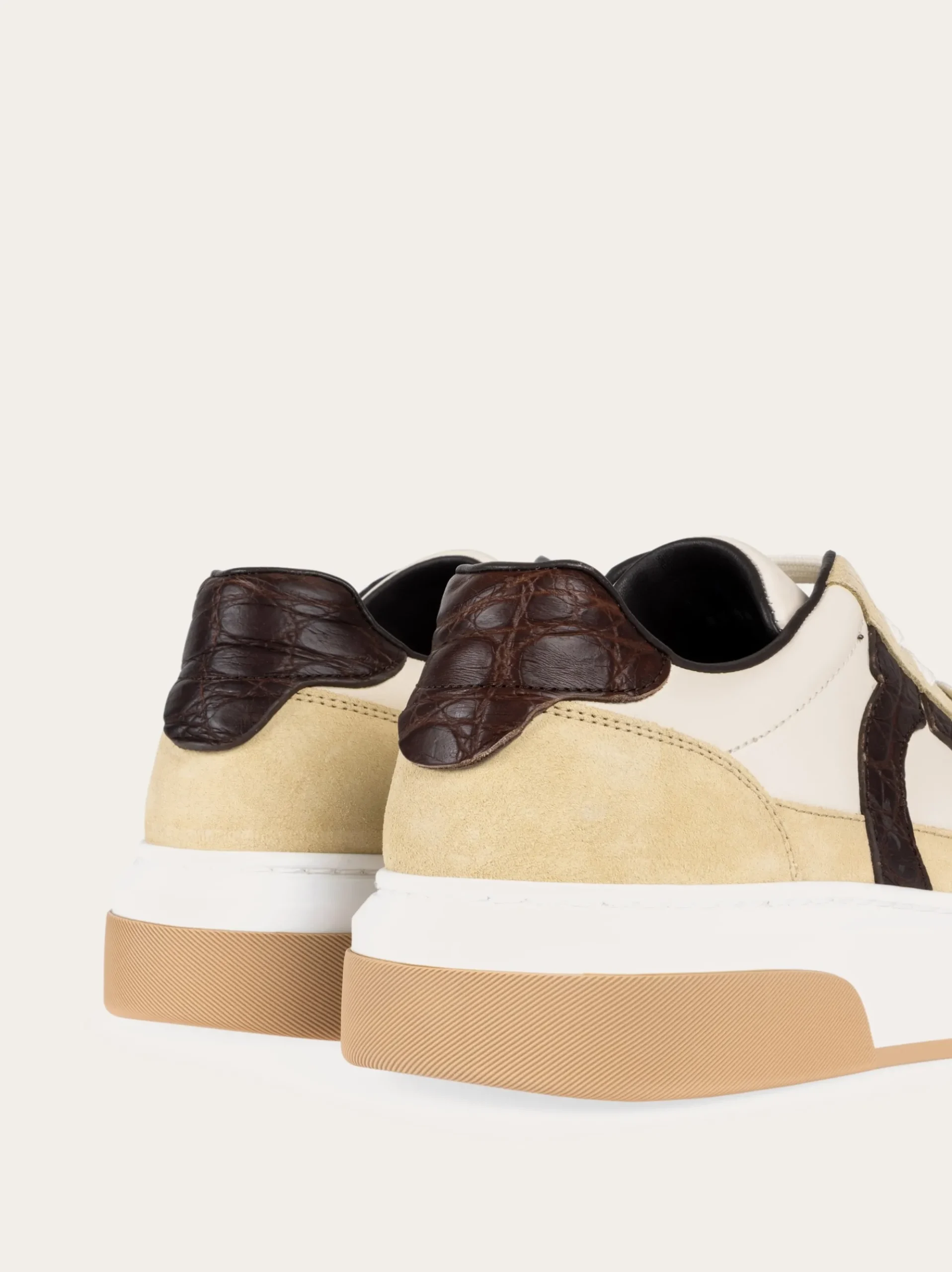 Low top sneaker with Gancini outline - Men
