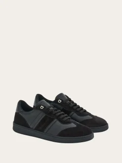 Low top sneaker with signature - Men