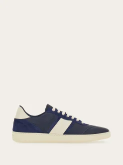 Low top sneaker with signature - Men