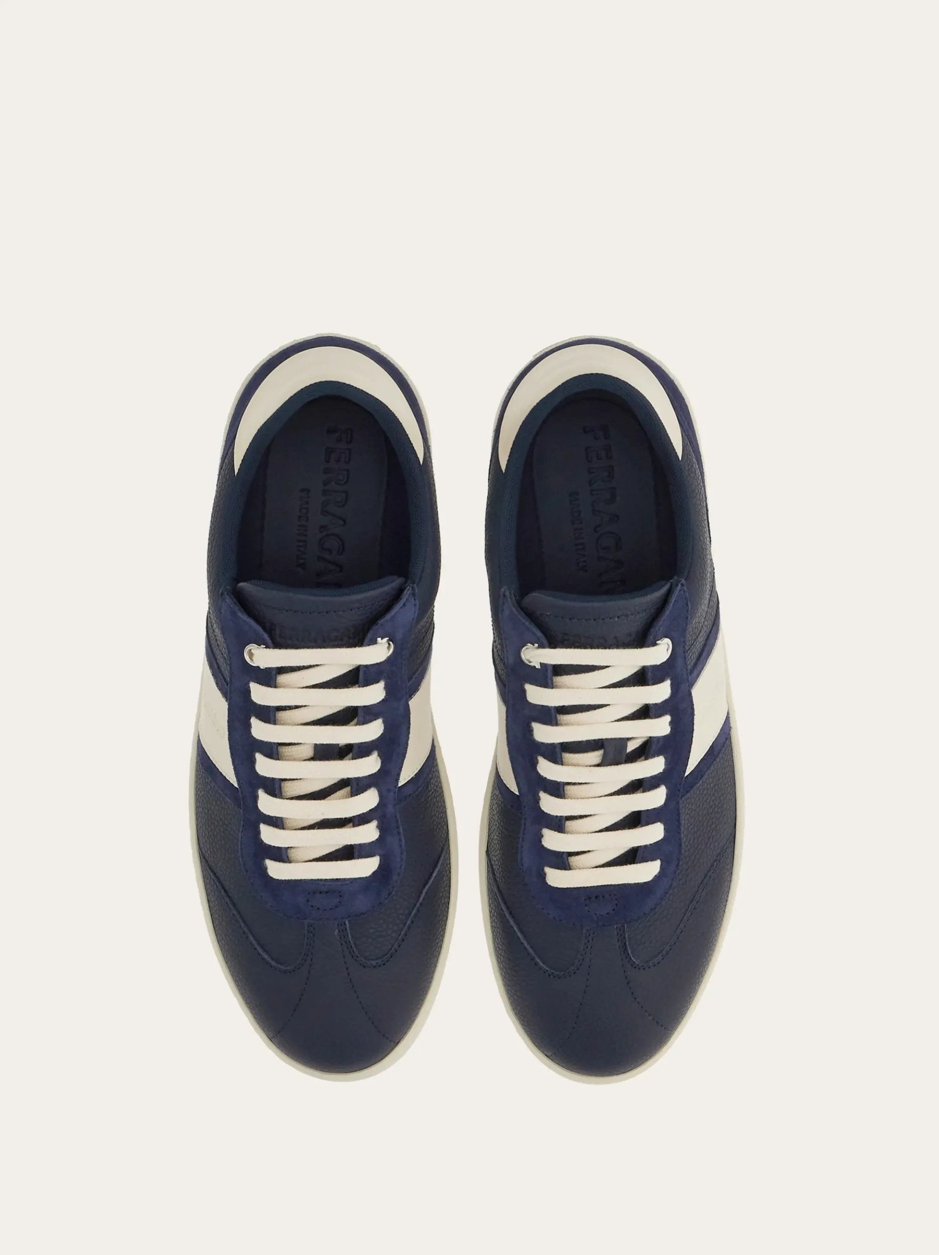 Low top sneaker with signature - Men