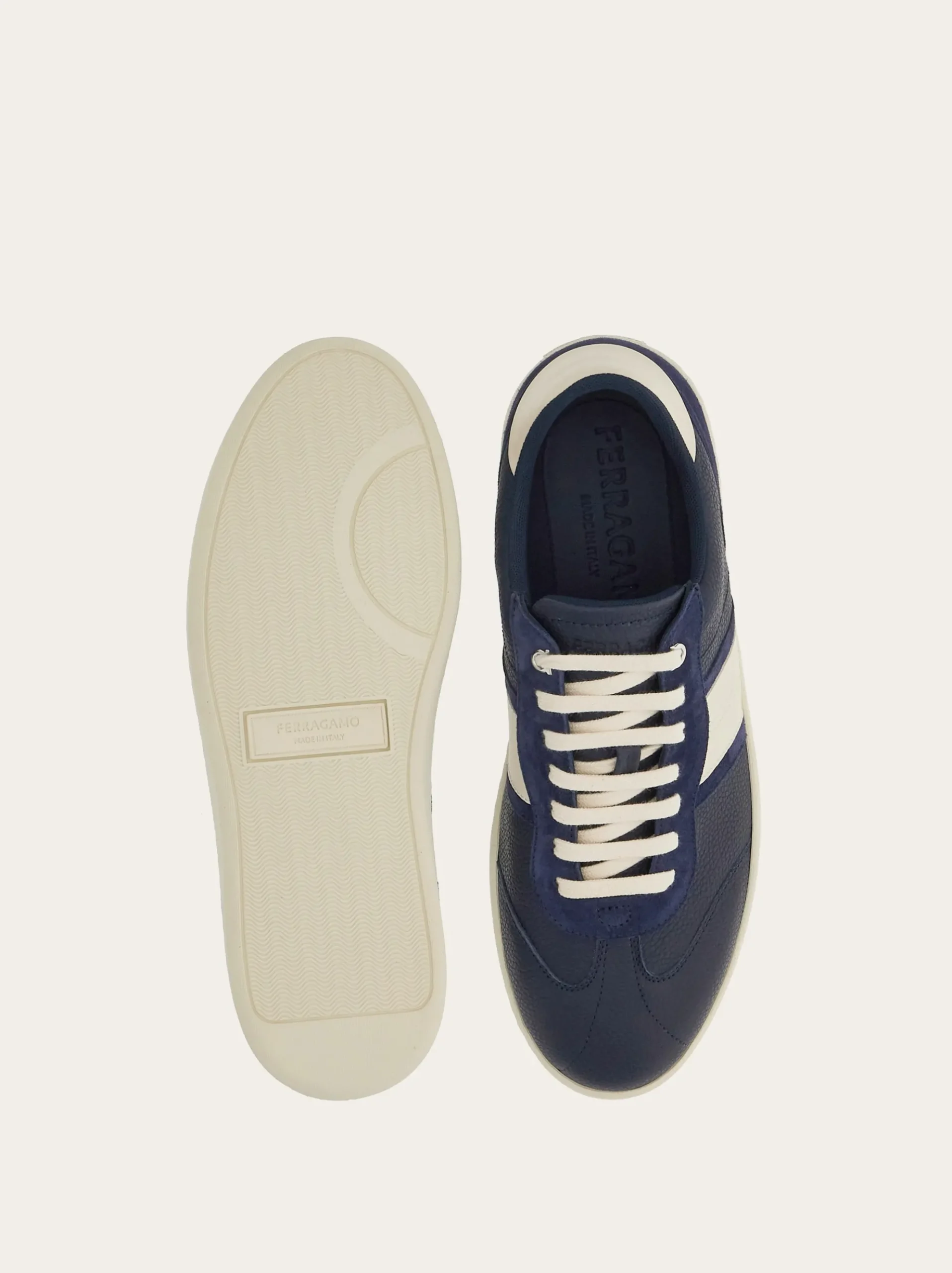 Low top sneaker with signature - Men