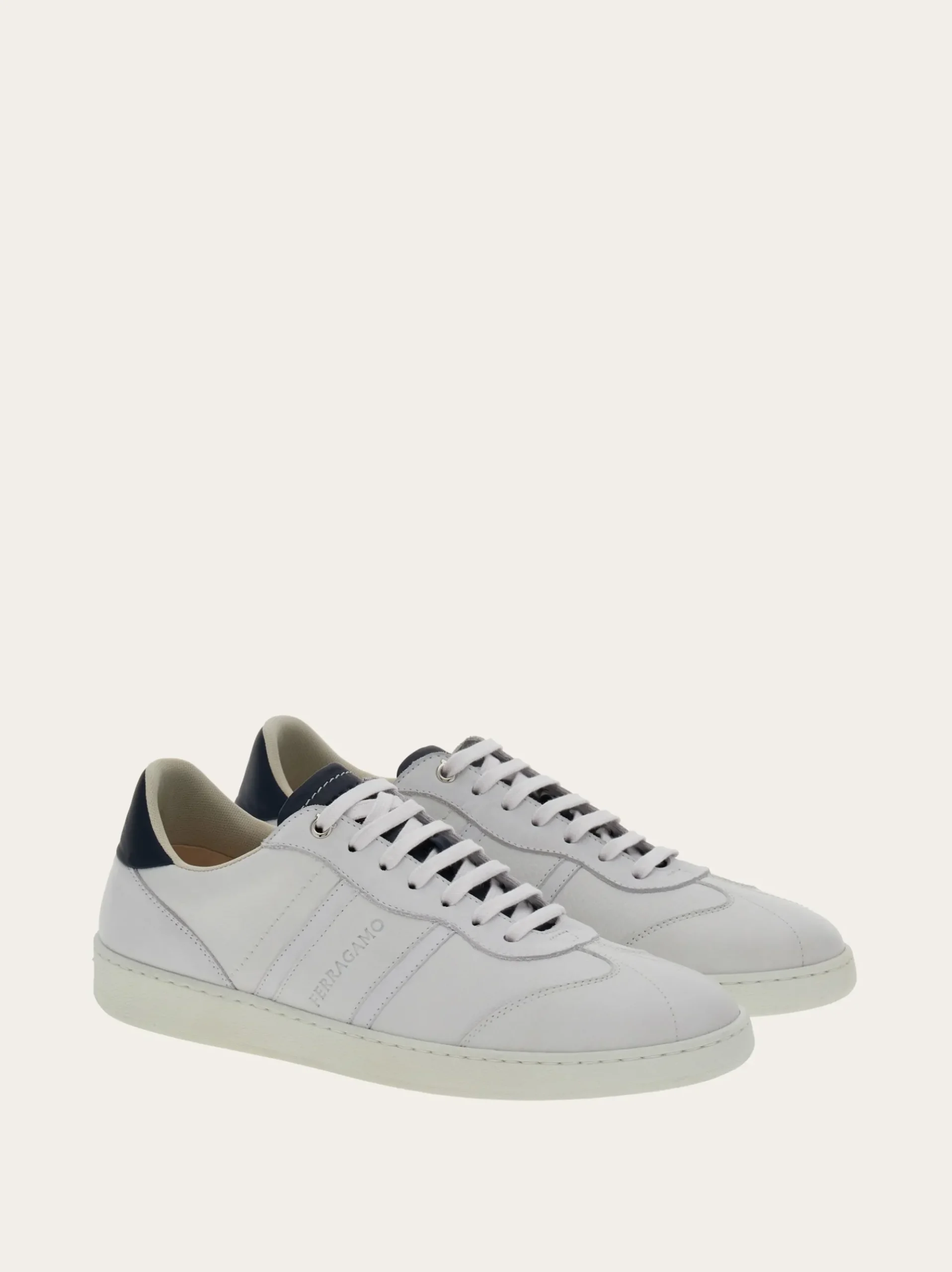 Low top sneaker with signature - Men