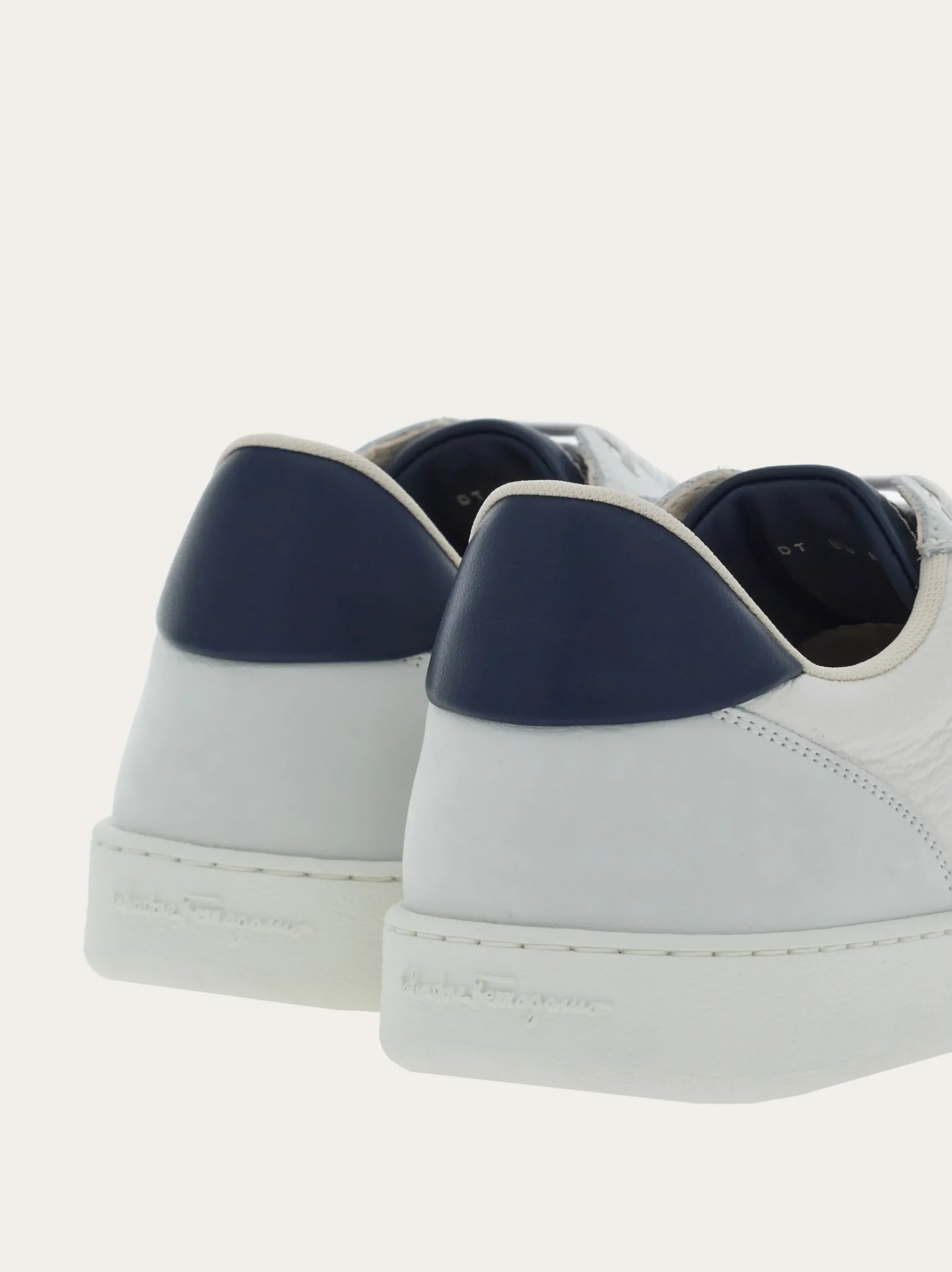 Low top sneaker with signature - Men