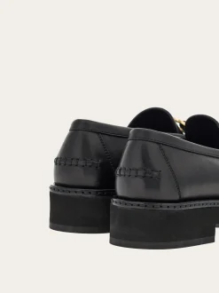 Moccasin with Gancini ornament - Women